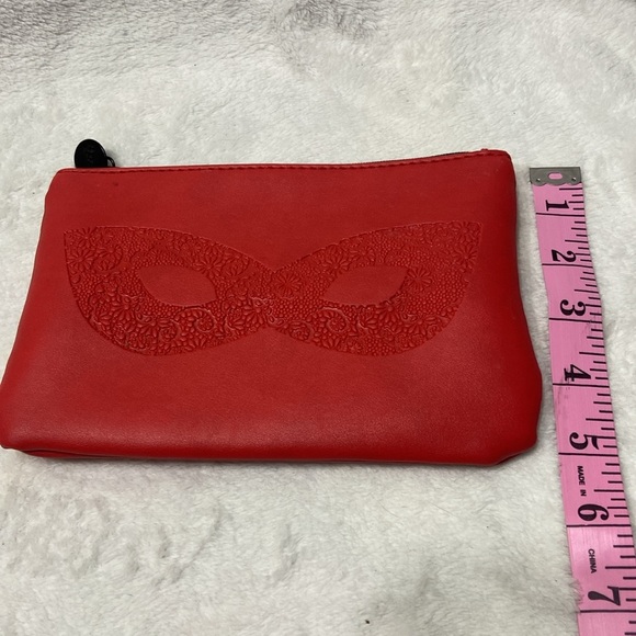 Red Ipsy Glam Bag with Mask the February edition - Picture 5 of 7